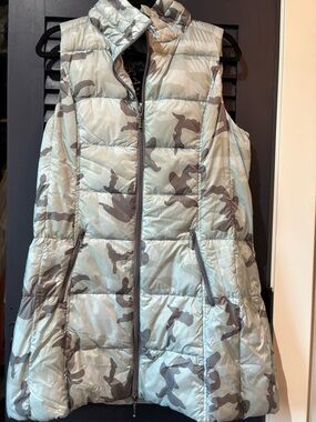 ANORAK Light Blue and Gray Camo Quilted Puffer Vest